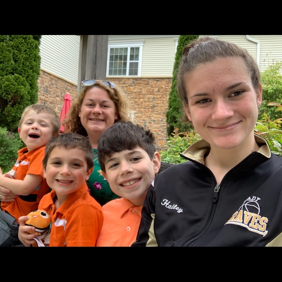 Meet your Posher, Hailey - Picture 4 of 4